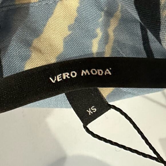 NWT XS  Vero Moda Long Sleeve Printed Womens Blouse, Button Down, Roll Sleeves - Picture 4 of 12